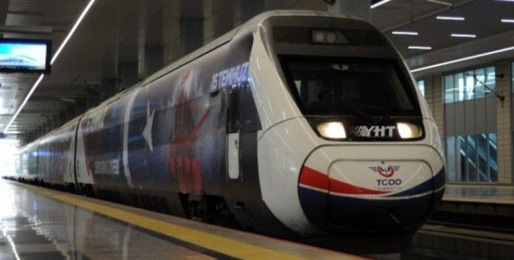 15 Temmuz görseliyle süslenen Yüksek Hızlı Tren Ankara’dan İstanbul’a hareket etti