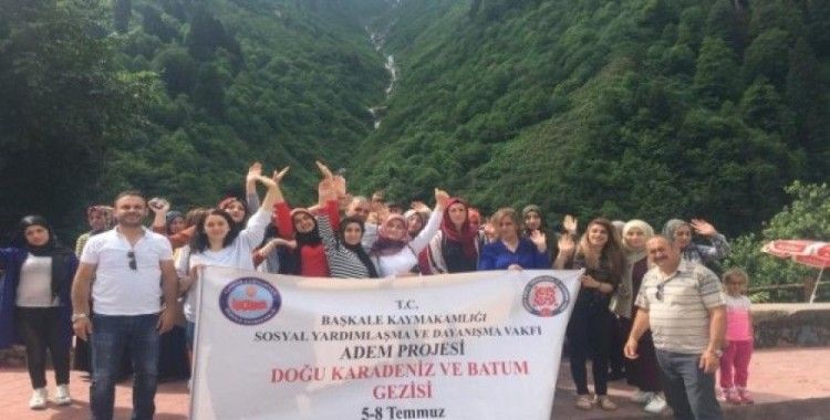 Başkaleli kadınlar Karadeniz ve Batum’u gezdi