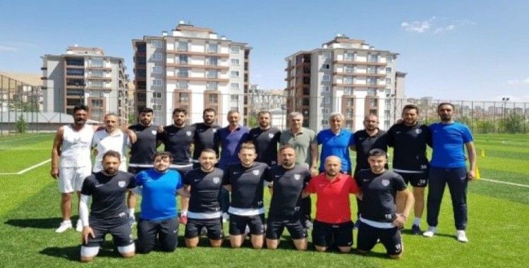 Elazığ Belediyespor, iç transferde 11 futbolcu ile sözleşme imzaladı