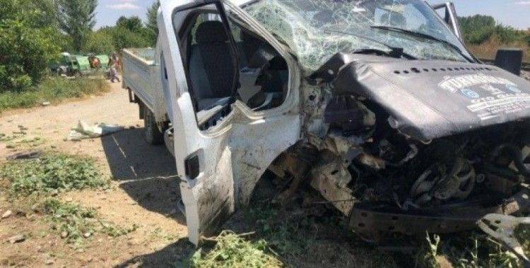 Akşehir'de hemzemin geçitte kaza: 4 yaralı