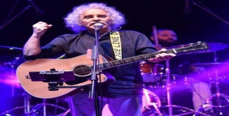 Yeni Türkü grubu 40. yılını Bilecik’te verdiği konserle kutladı