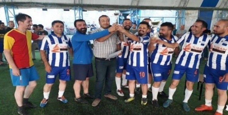 Hakkari’de kurumlar arası halı saha futbol turnuvası