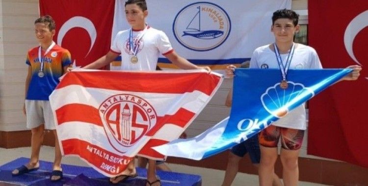 Antalyaspor, Prens Adaları Yüzme Şampiyonası’na damga vurdu