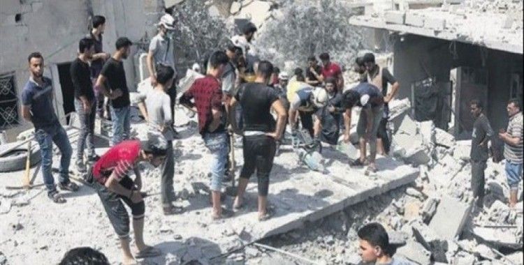 İdlib'deki saldırıdan 5 saat sonra enkaz altından çıkarıldı