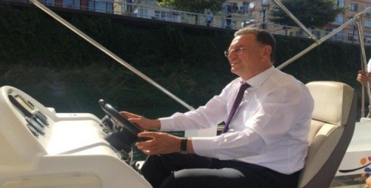 Başkan Savaş, Asi Nehri’nde tekne kullandı
