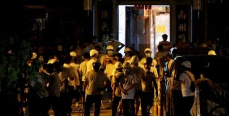 Hong Kong'da protestoculara çete saldırısı: 45 yaralı