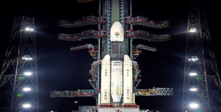 Hindistan, ikinci Ay misyonunu yeniden başlattı
