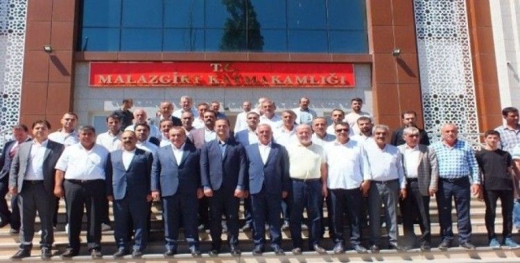 AK Parti Milletvekili Şimşek, Malazgirtli vatandaşlarla bayramlaştı