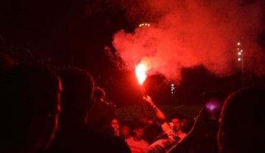 Liverpoollu taraftarların Taksim'de kupa coşkusu