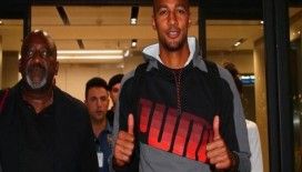 Steven Nzonzi İstanbul'a geldi