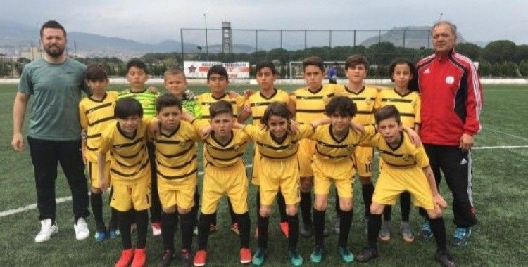 Aliağaspor FK geleceğin yıldızlarını seçiyor
