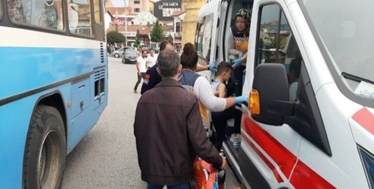 Halk otobüsünün çarptığı çocuk ölümden döndü