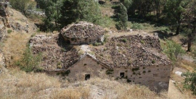 Tugay içerisindeki Ermeni kilisesi restore edilecek