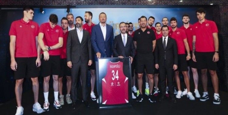 Bakan Kasapoğlu'ndan A Milli Basketbol Takımı'na destek