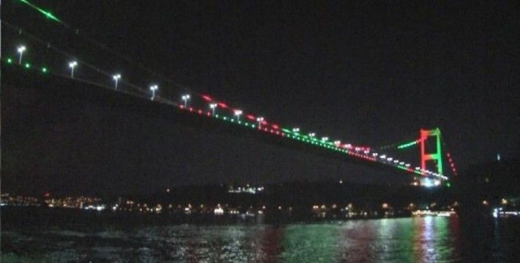 FSM Köprüsü Afganistan bayrağı renklerine büründü