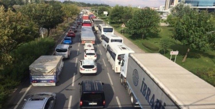 Eskişehir’deki zincirleme trafik kazası trafiği kilitledi