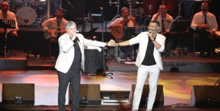 Cengiz Kurtoğlu ve Hakan Altun'dan kedili konser