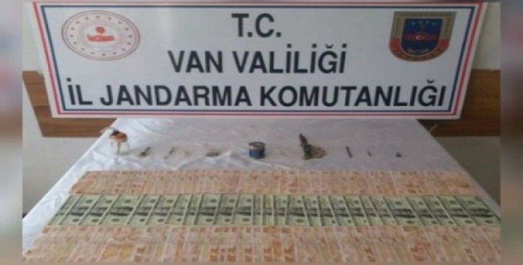 Jandarma Özalp ilçesinde sahte 2 bin 600 dolar ele geçirdi