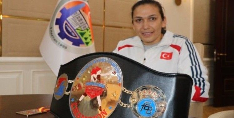 Milli Boksör Güneri: "Hep şampiyonluk, hep İstiklal Marşı hedefim var"