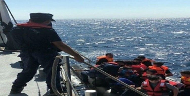 Edirne’de lastik bot içerisinde 32 düzensiz göçmen yakalandı