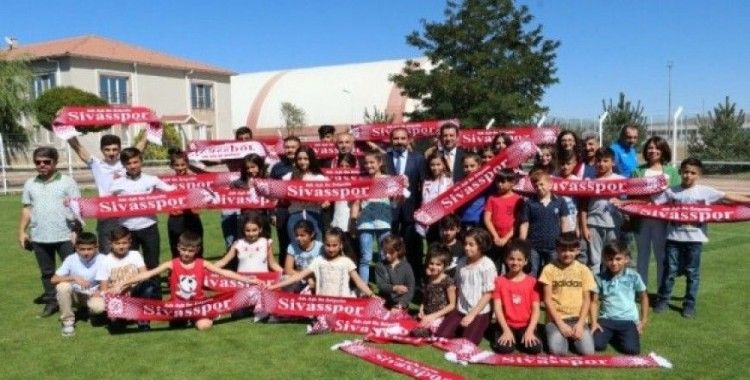 Şırnaklı öğrencilerden Sivasspor’a ziyaret