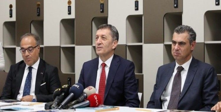 Bakan Selçuk yeni tasarım öğretmenler odasını tanıttı