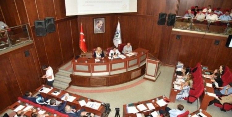 İzmit Belediyesi meclisinde 15 gündem maddesi görüşüldü