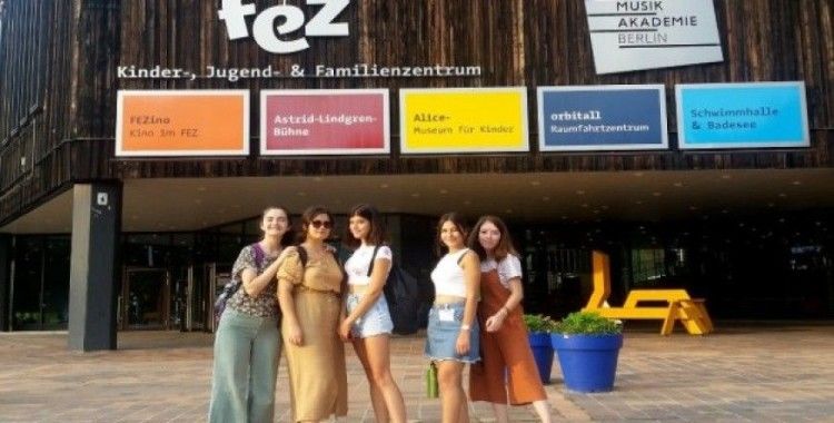 Genç tiyatrocular Almanya’da festivale katıldı