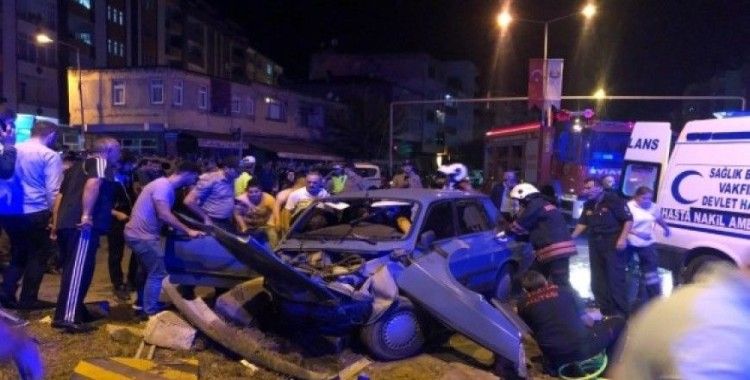 Polis noktasından kaçan araç kaza yaptı: 5 yaralı