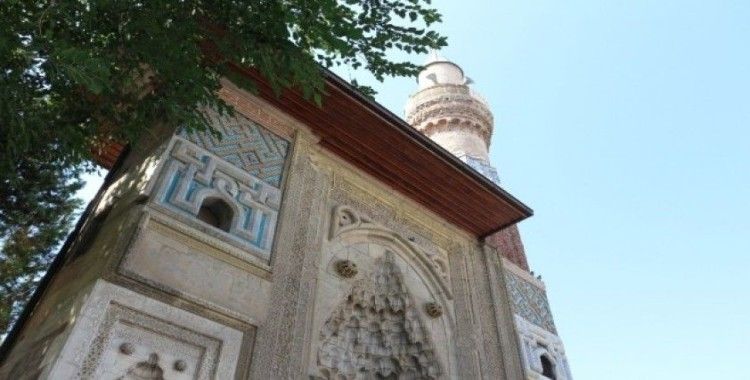 Orta Asya çadır geleneğinin örneği: ’İnce Minareli Medrese’