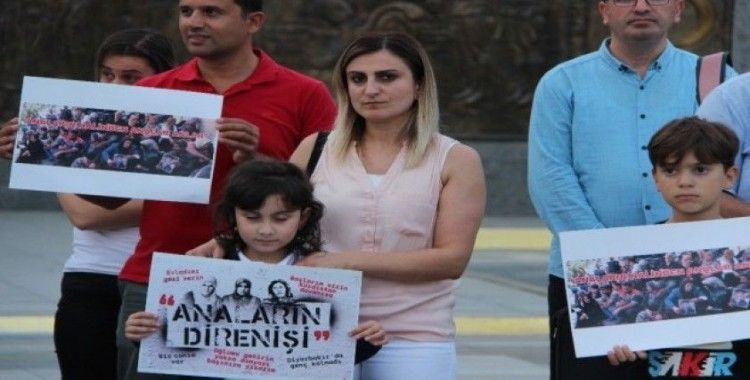 Diyarbakır’da HDP Binası önünde evlat nöbeti tutan annelere Düzce’den destek