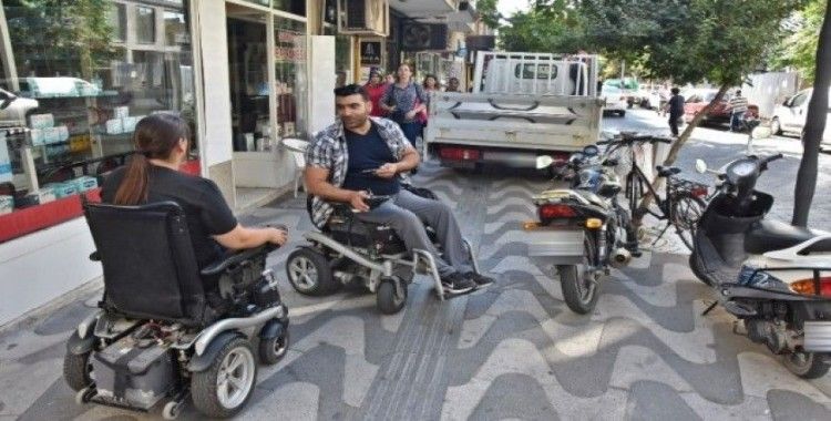 Engelli vatandaşlardan kaldırım işgaline duyarlılık çağrısı
