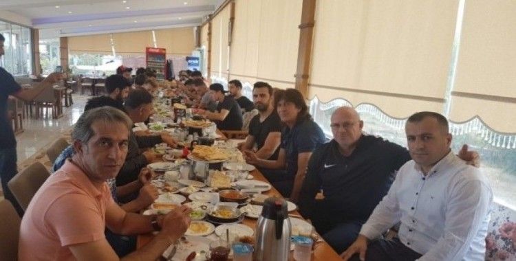 Van Kahvaltı Konağı’ndan Van Spor FK’ye moral kahvaltısı
