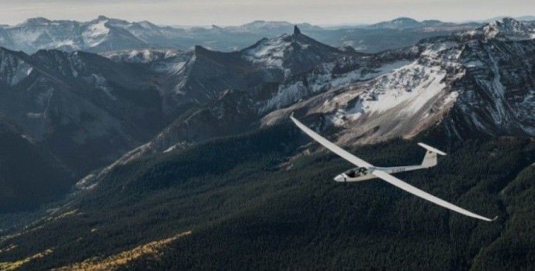 Türk pilot, dünyanın en kuzeyinden en güneyine planörle uçacak