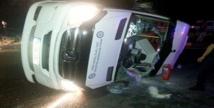 Fethiye’de yolcu minibüsü ile otomobil çarpıştı: 14 yaralı