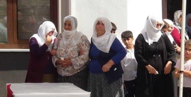 Diyarbakır şehitleri ‘kahrolsun PKK’ sloganları ile son yolculuklarına uğurlandı