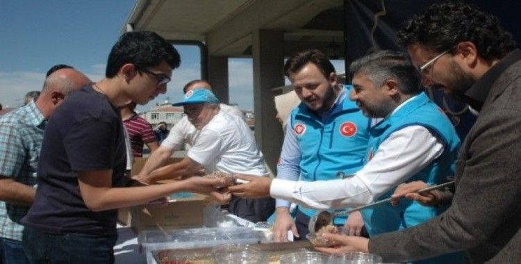 Türk Diyanet Vakfından aşure ikramı