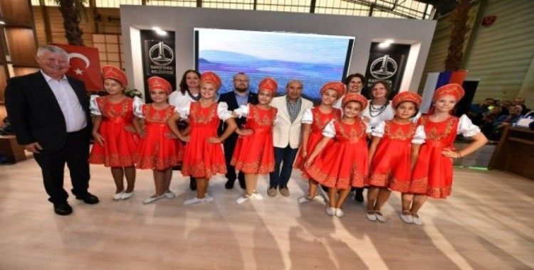 Başkan Soyer fuar’da İzmir turu attı