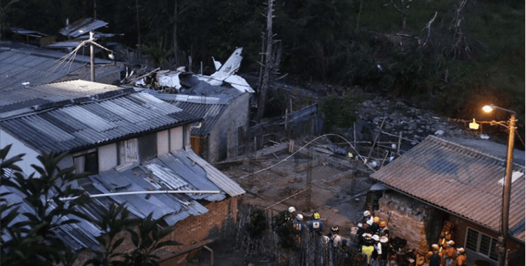 Kolombiya'da uçak düştü: 7 ölü