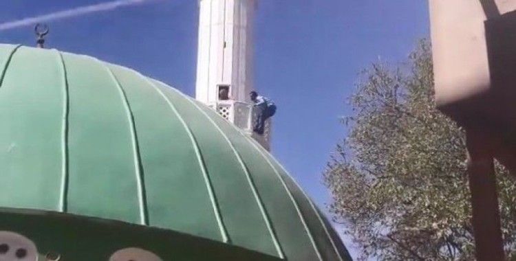Minaredeki intihar girişimini polis önledi