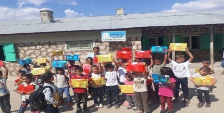 Sosyal projelerin öncüsü Ceylan Karavil Park köy çocuklarını mutlu etti