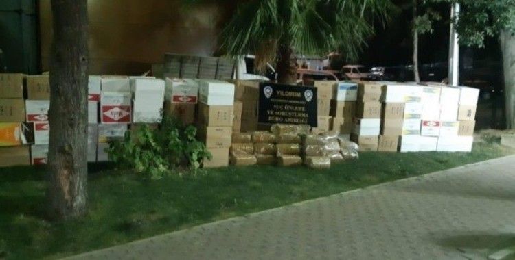 Gazete kaplı camdan şüphelenen polis 240 kilo kaçak tütün yakaladı