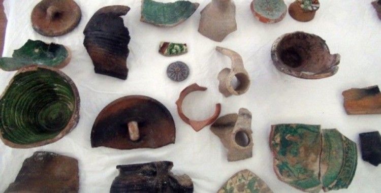 Ahlat’taki kazılarda 5 bin yıllık seramikler bulundu