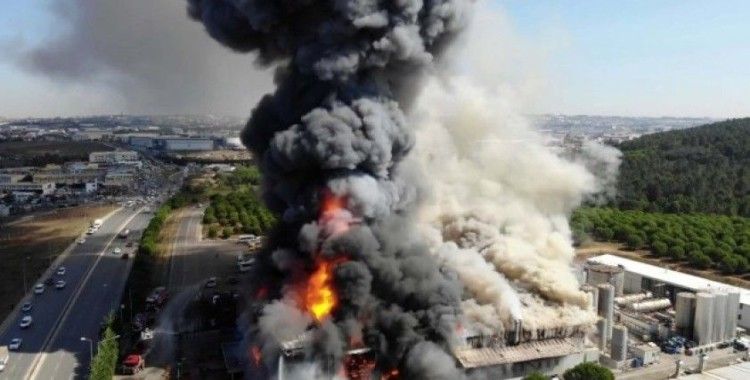 Tuzla’da polyester fabrikasında yangın