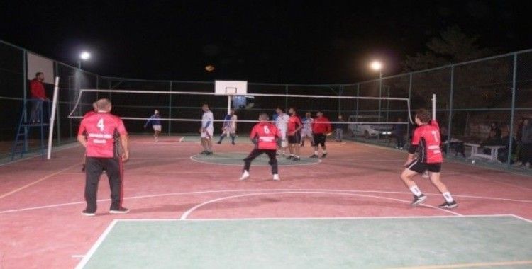 İnönü’de voleybol turnuvası heyecanı devam ediyor