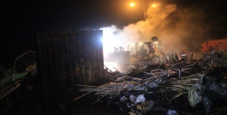 Kuzey Marmara Otoyolu’nda tırın dorsesi alev alev yandı