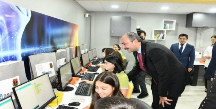 Bakan Gül, Bilim Sınıfının açılışını yaptı