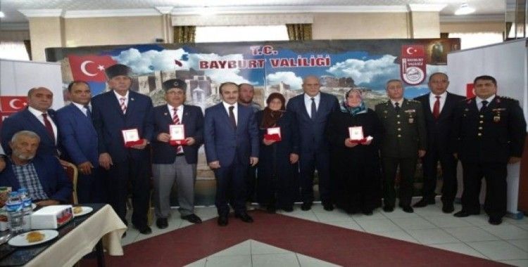 Kıbrıs Barış Harekâtına katılan 81 kahraman gaziye Milli Mücadele Madalyası ve beratı takdim edildi