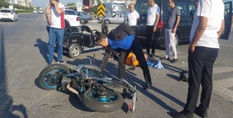 Kaskı olmayan motosiklet sürücüsü ölümden döndü