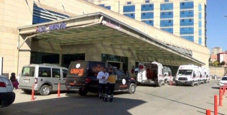 Siirt’te minibüs devrildi: 2 yaralı